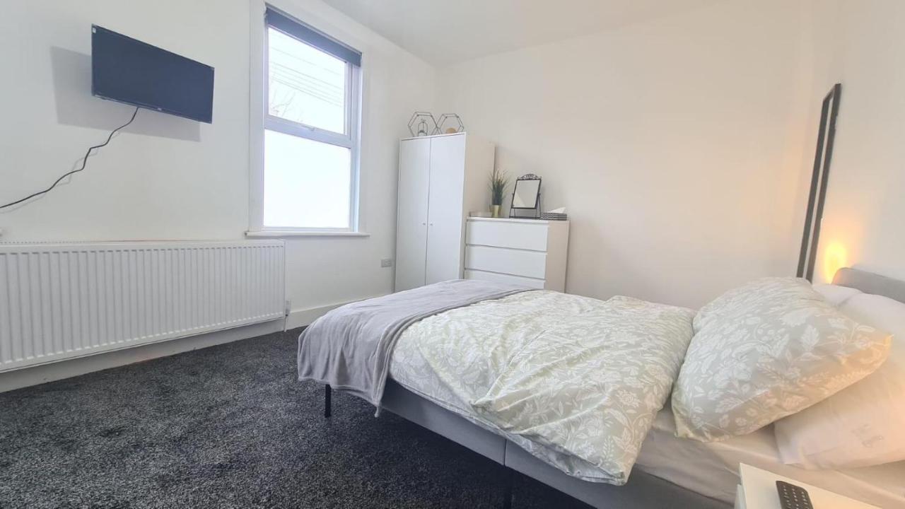 לונדון Spacious Private Room In Manor Park מראה חיצוני תמונה